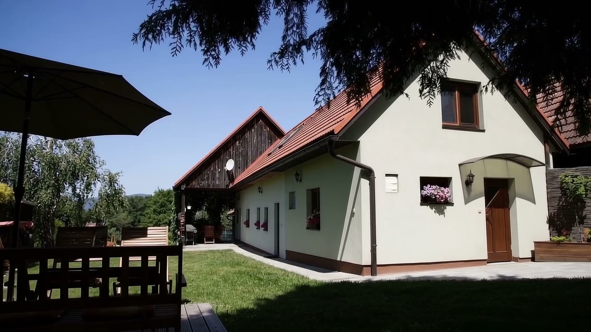 Privát MAKO, dom a dvor v Trstenom pri Liptovskom Mikuláši